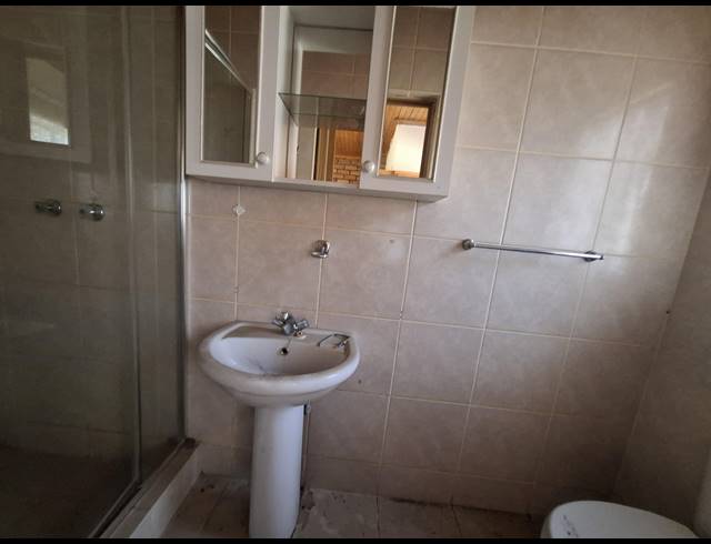 4 BEDROOM HOUSE FOR SALE IN DERSLEY